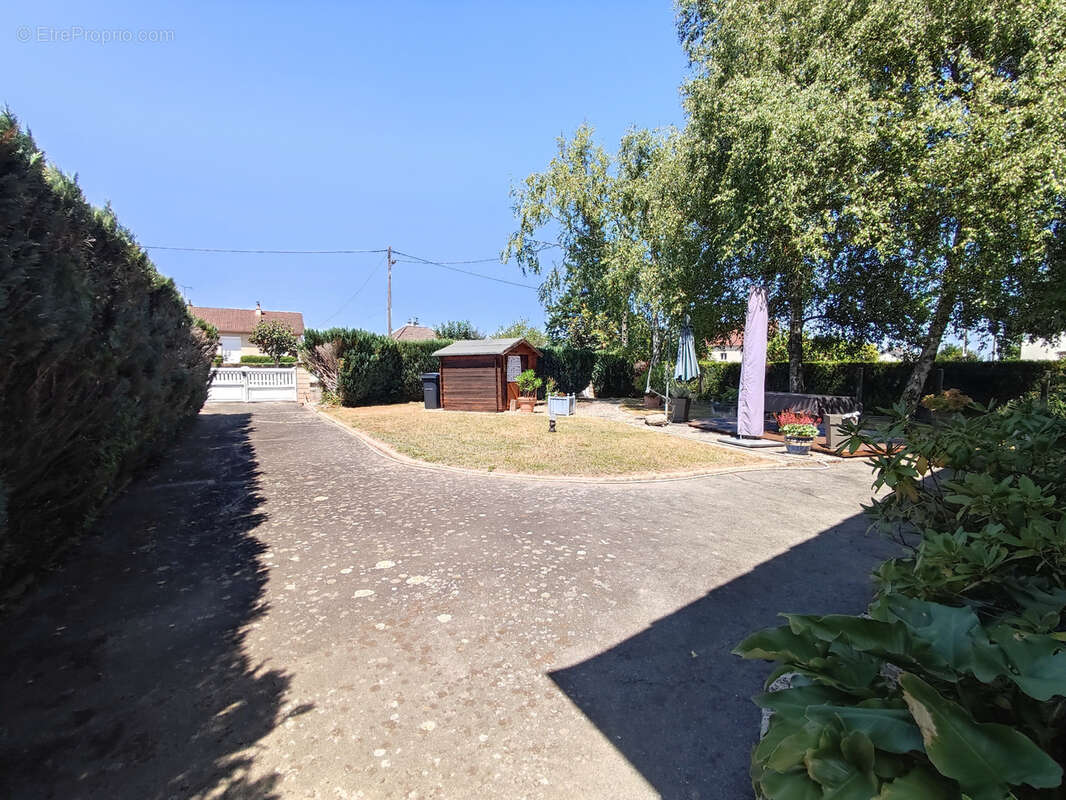 Maison à OUZOUER-SUR-TREZEE