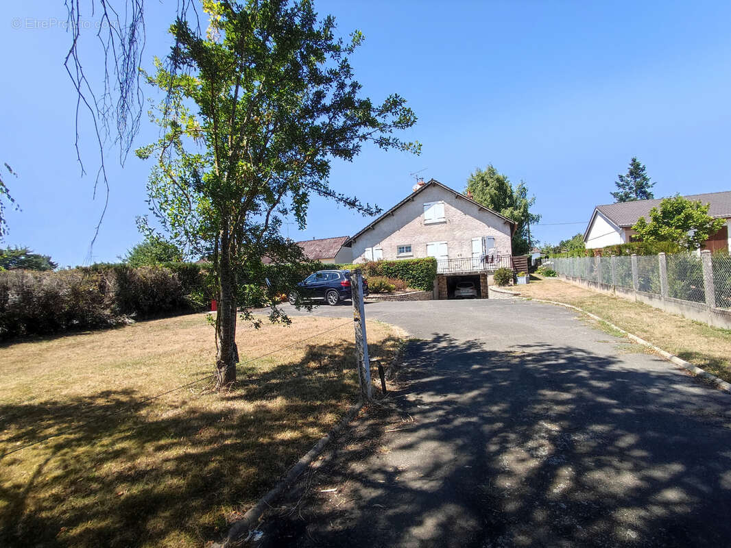 Maison à OUZOUER-SUR-TREZEE