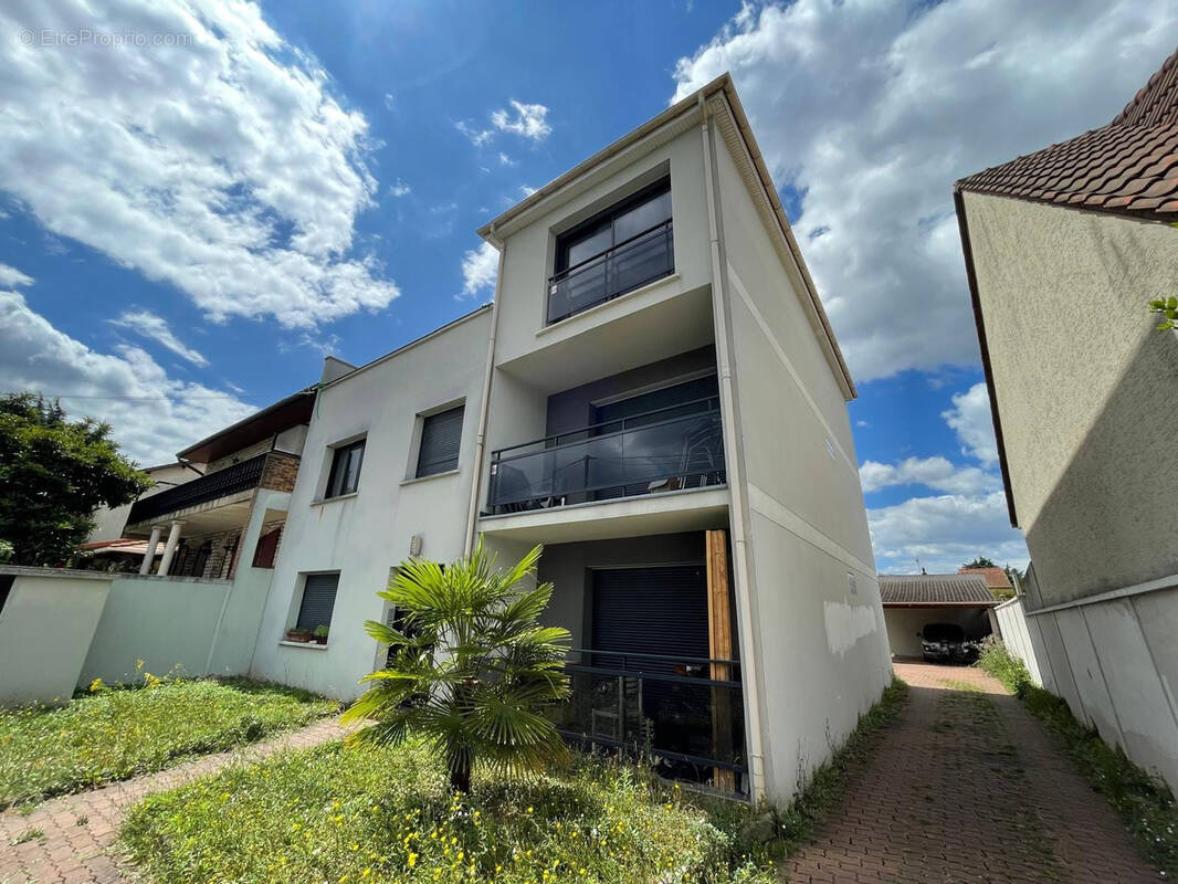 Appartement à LE BLANC-MESNIL