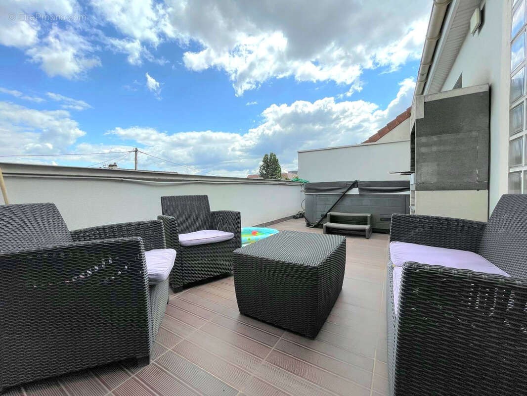 Appartement à LE BLANC-MESNIL