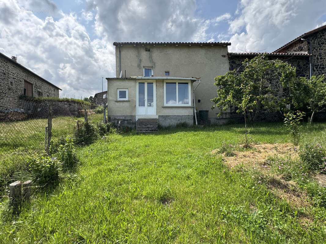Maison à ROCHE-EN-REGNIER