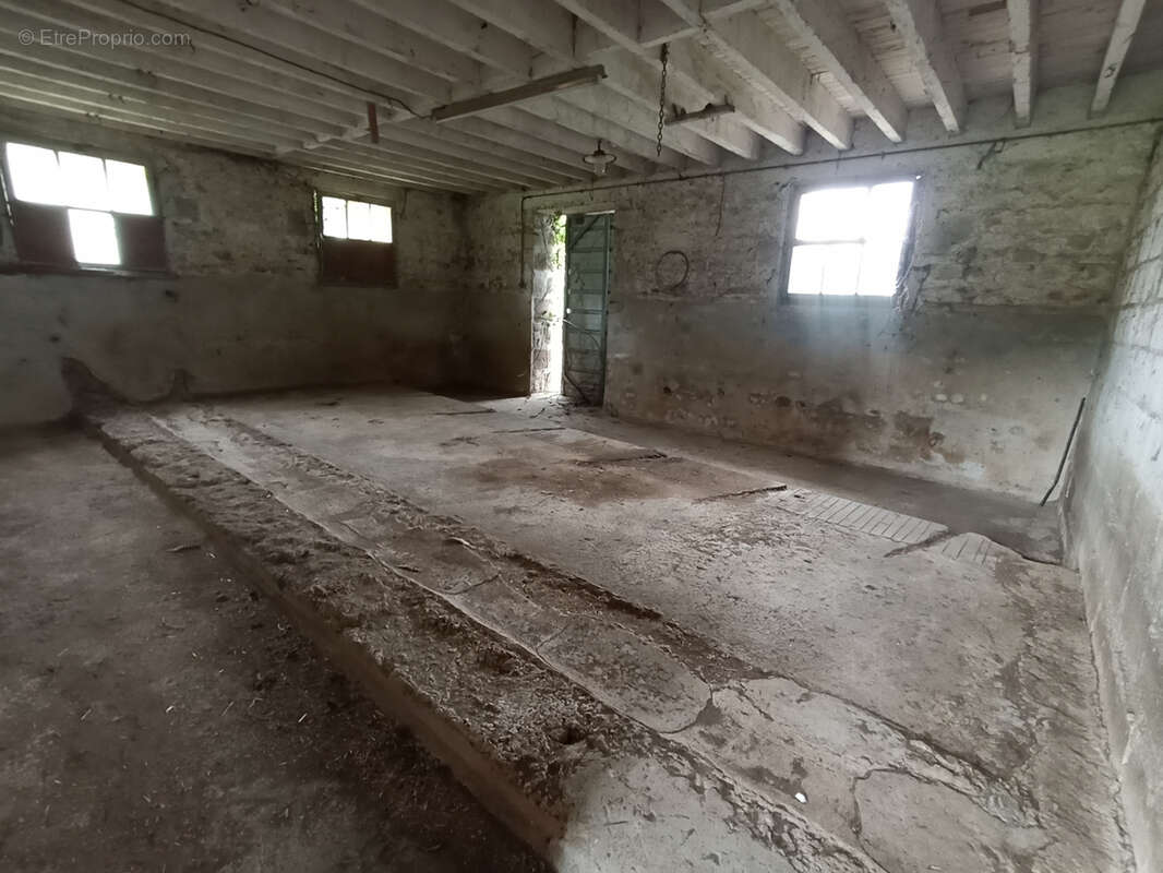 Maison à SAINT-POIS