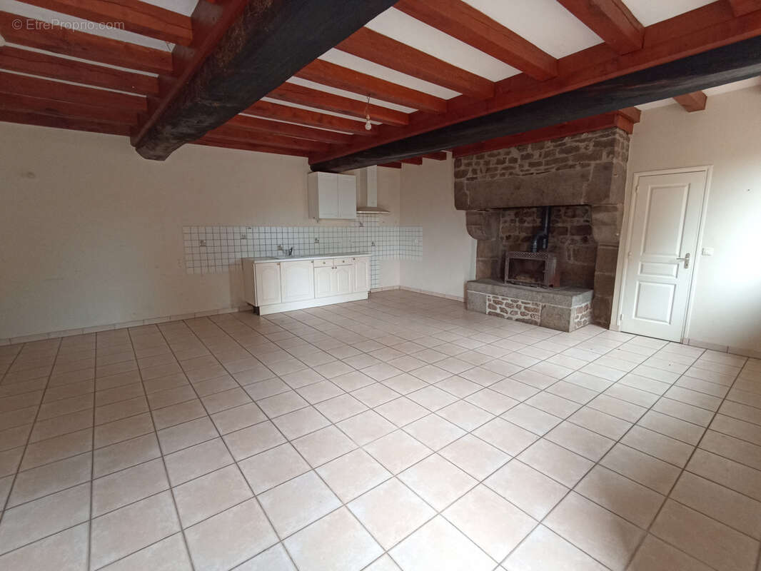 Maison à SAINT-POIS