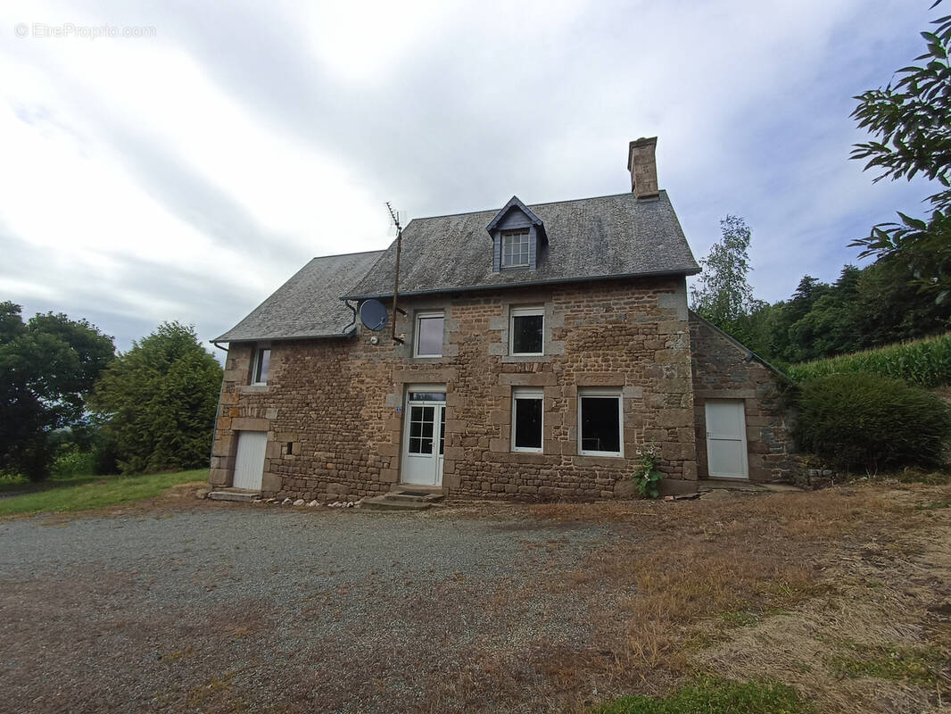Maison à SAINT-POIS