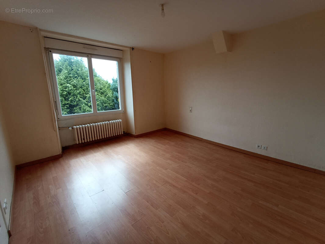 Maison à SAINT-POIS