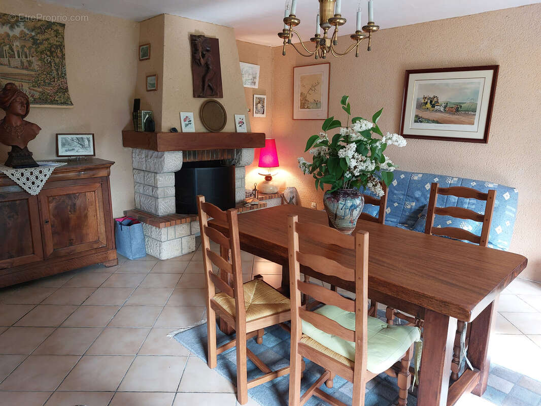 Maison à CASTELNAU-MONTRATIER