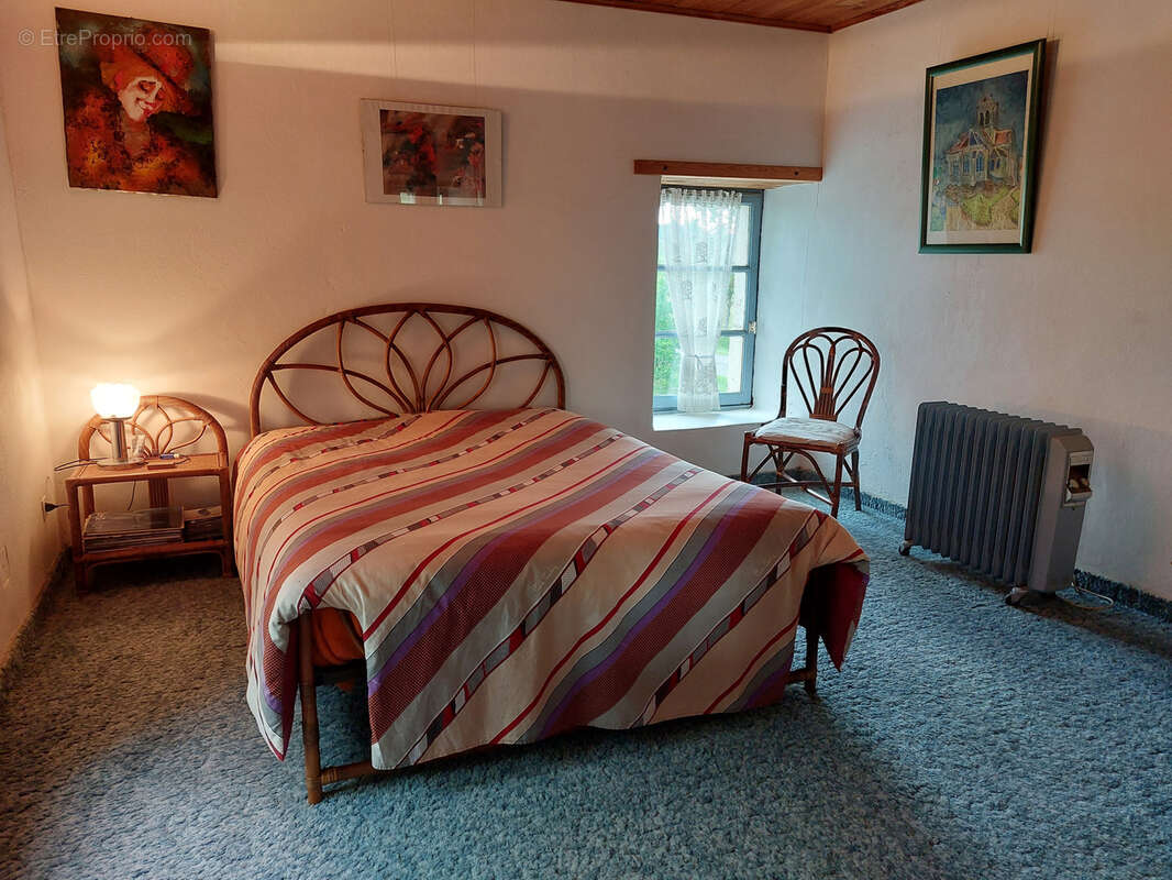 Maison à CASTELNAU-MONTRATIER