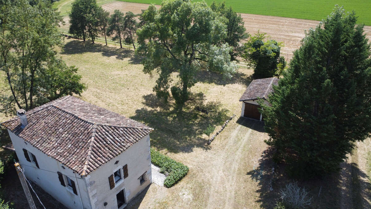 Maison à CASTELNAU-MONTRATIER