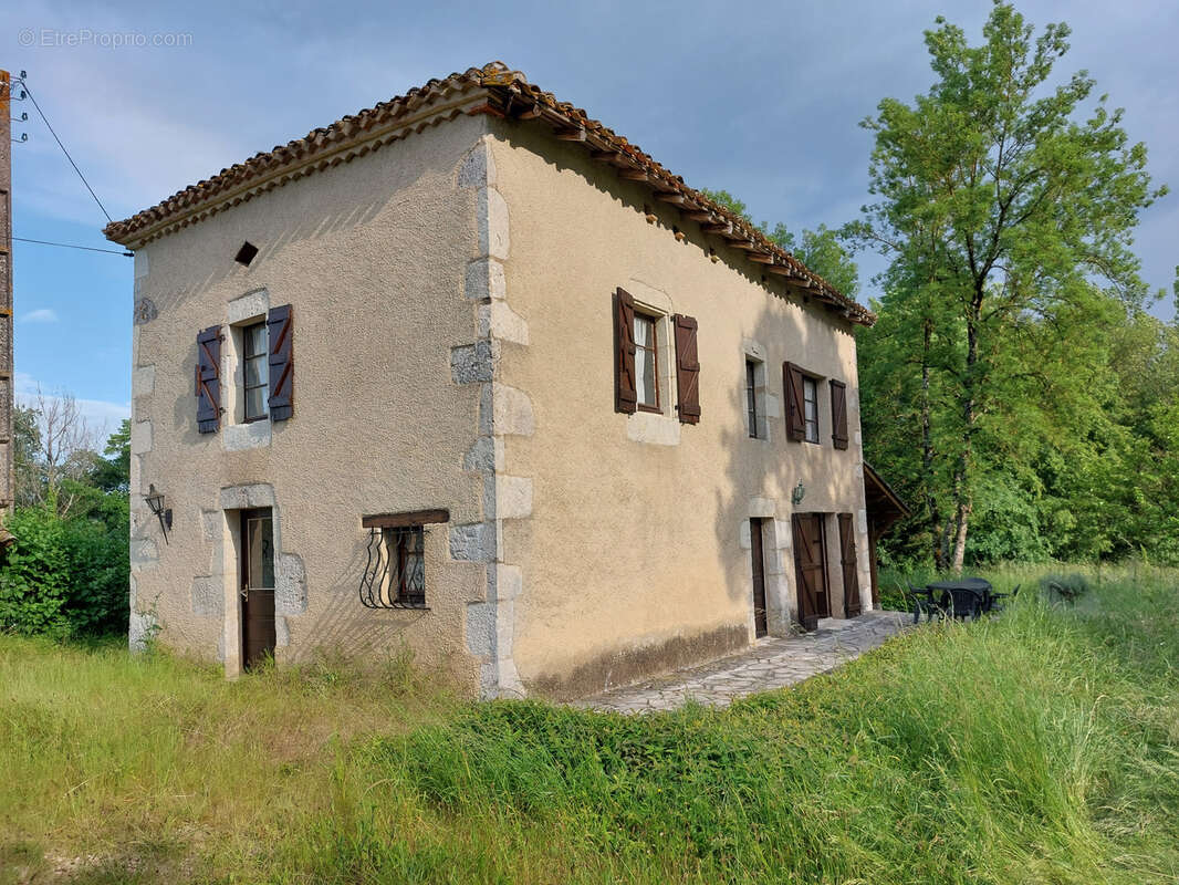Maison à CASTELNAU-MONTRATIER