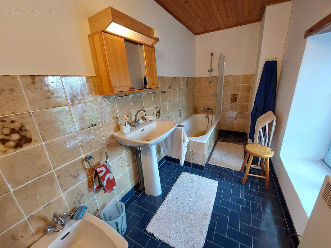 Maison à CASTELNAU-MONTRATIER