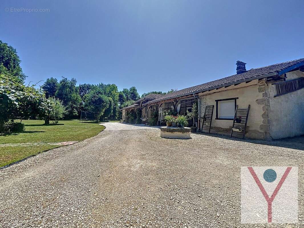 Maison à SAINT-ETIENNE-DU-BOIS