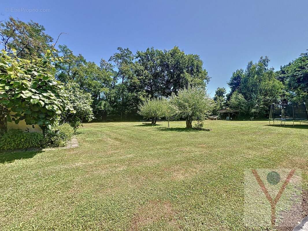 Maison à SAINT-ETIENNE-DU-BOIS