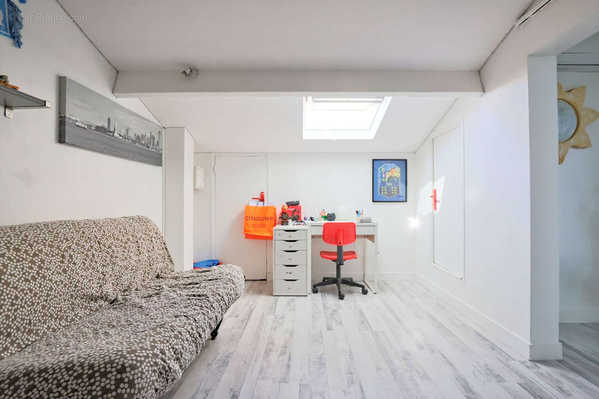 Appartement à SOLLIES-PONT