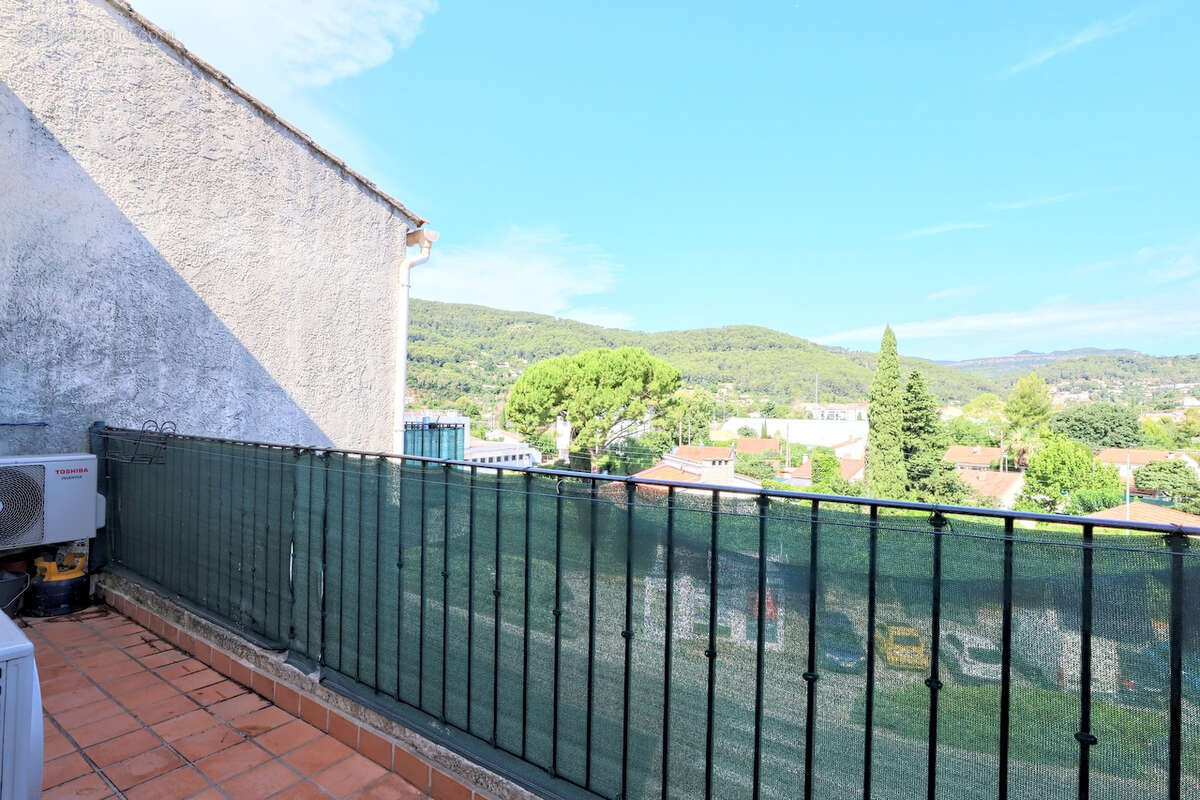 Appartement à SOLLIES-PONT