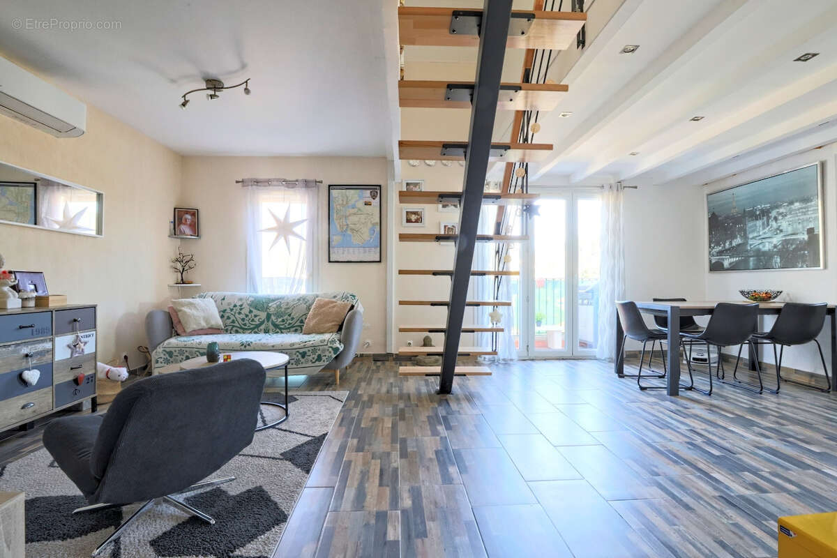 Appartement à SOLLIES-PONT