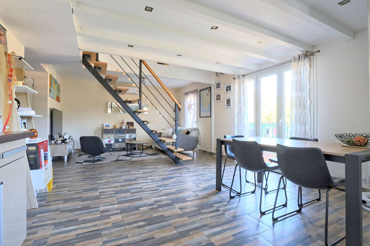 Appartement à SOLLIES-PONT