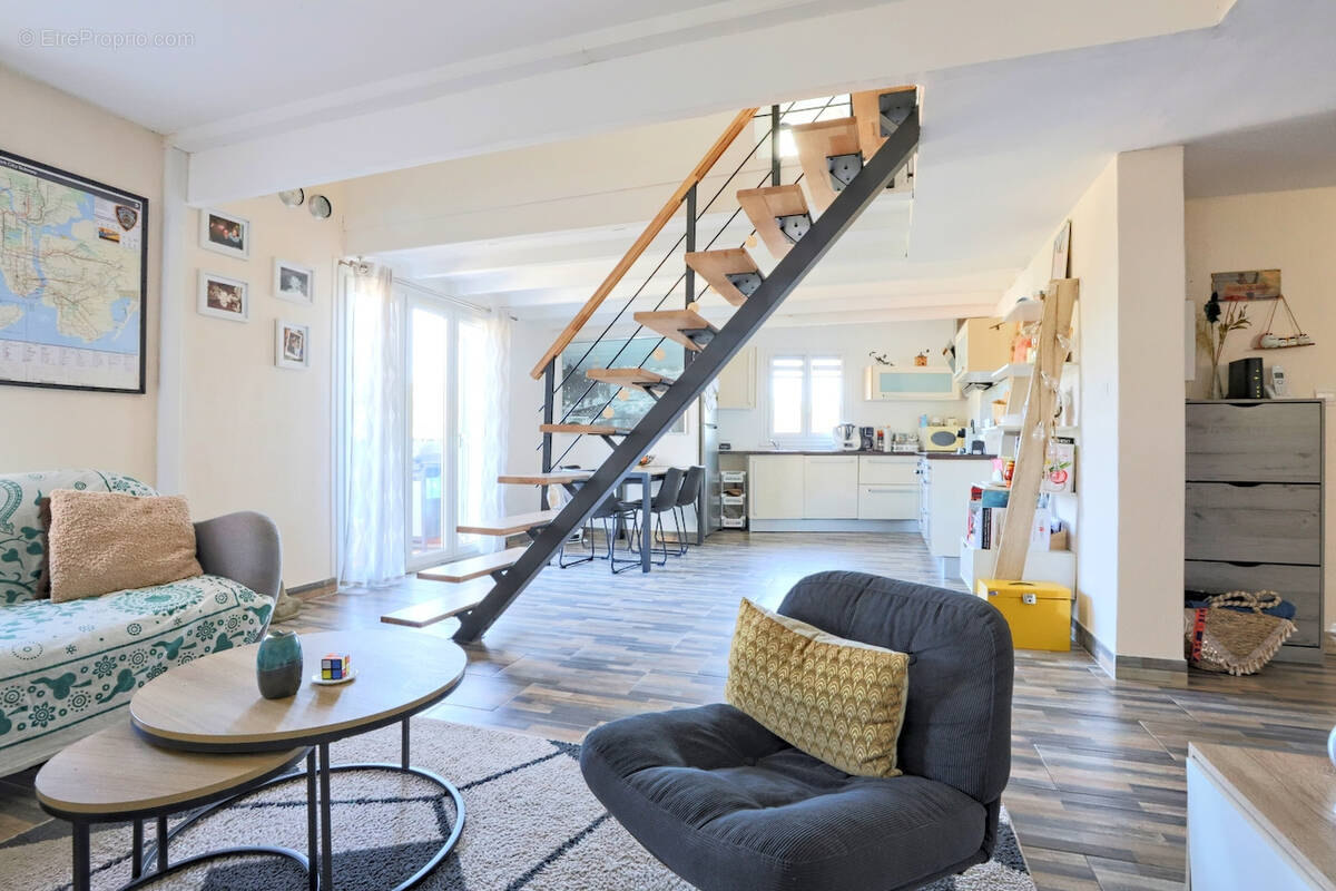 Appartement à SOLLIES-PONT