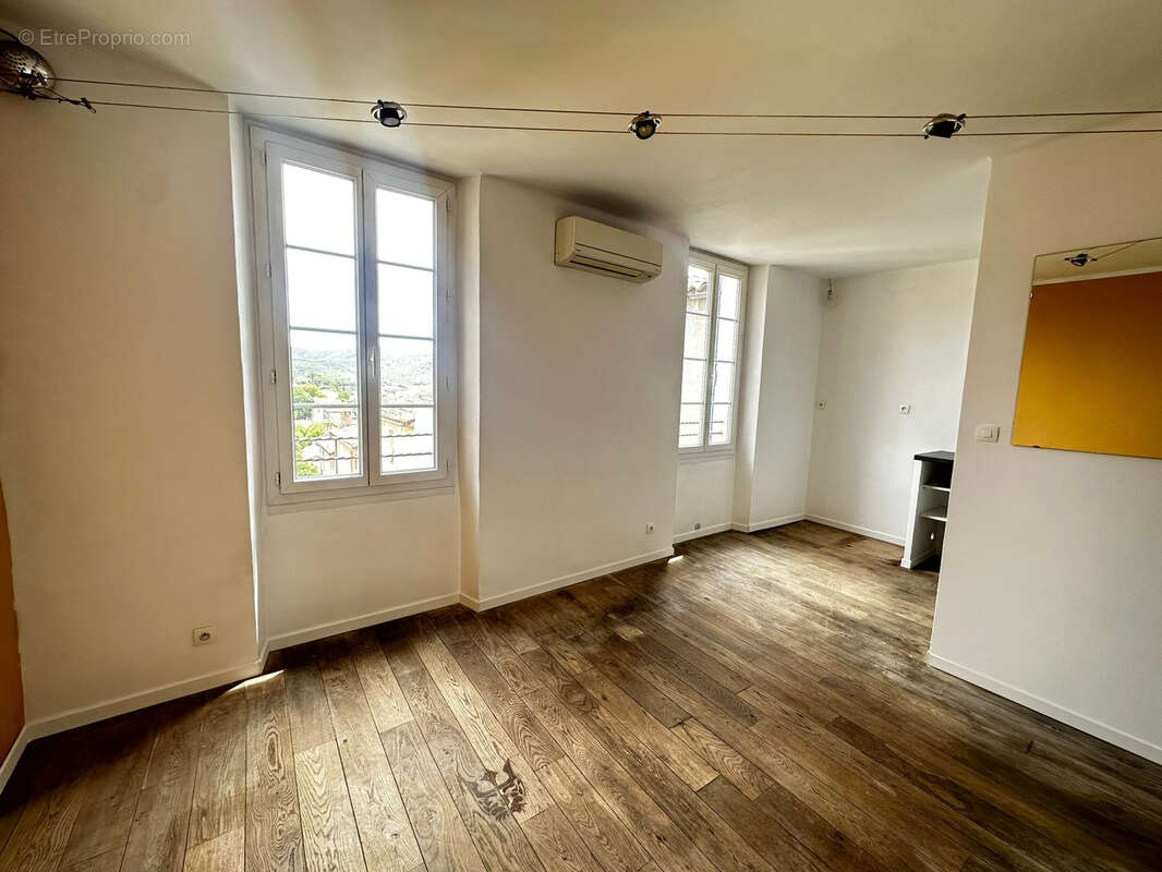 Appartement à PIERREFEU-DU-VAR