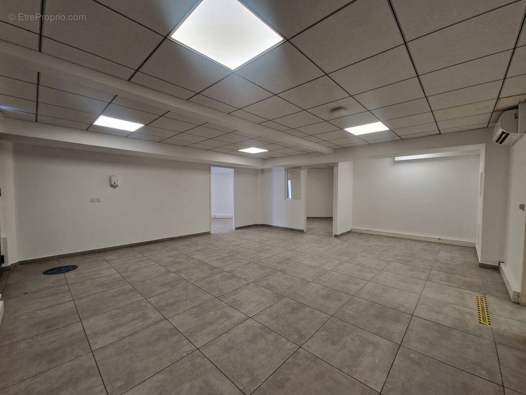 Commerce à POINTE-A-PITRE