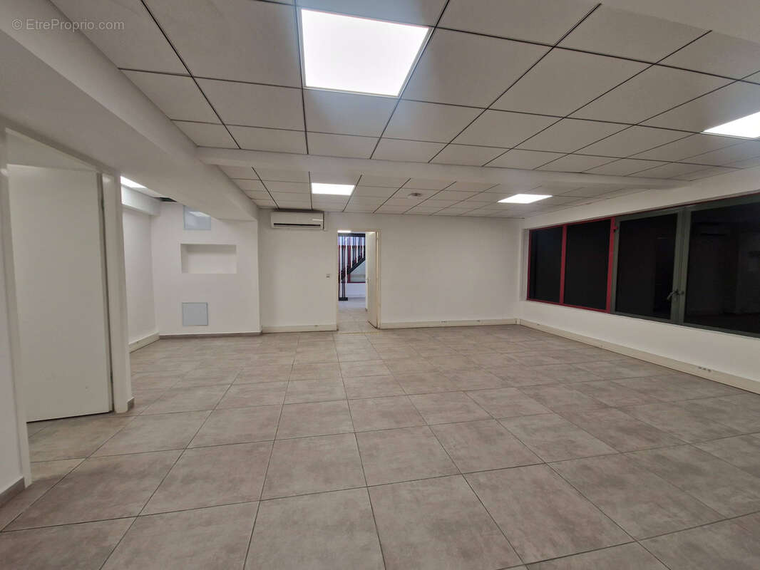 Commerce à POINTE-A-PITRE