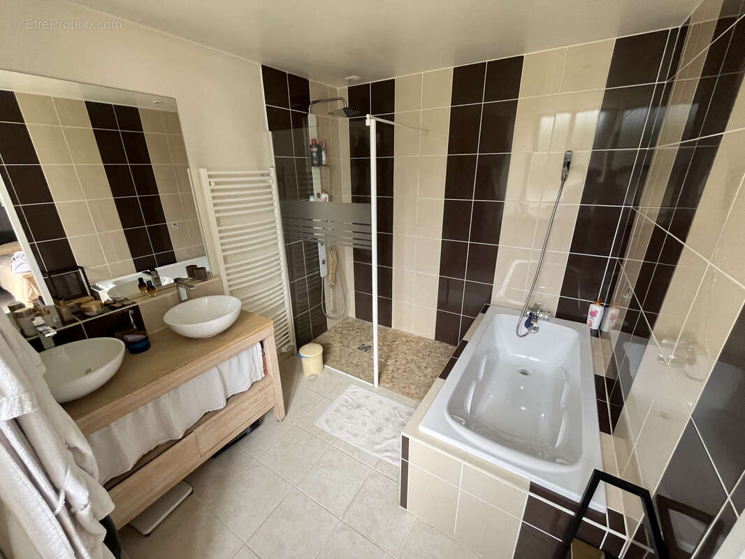 Maison à SAINT-VARENT