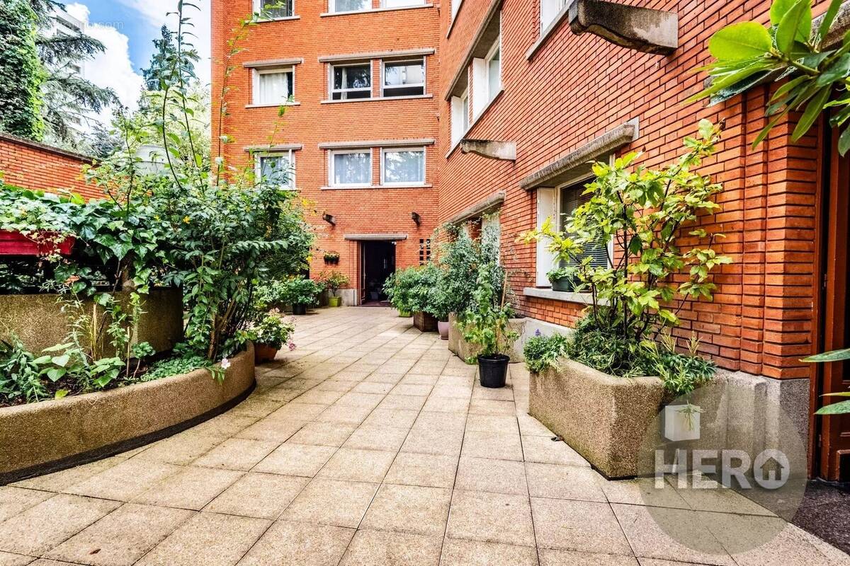 Appartement à LEVALLOIS-PERRET