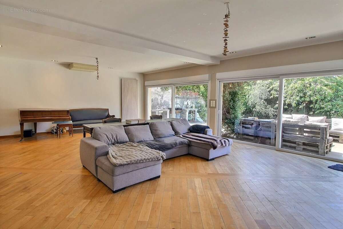 Maison à SAINT-MAUR-DES-FOSSES