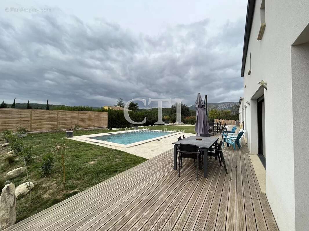 Maison à VAISON-LA-ROMAINE