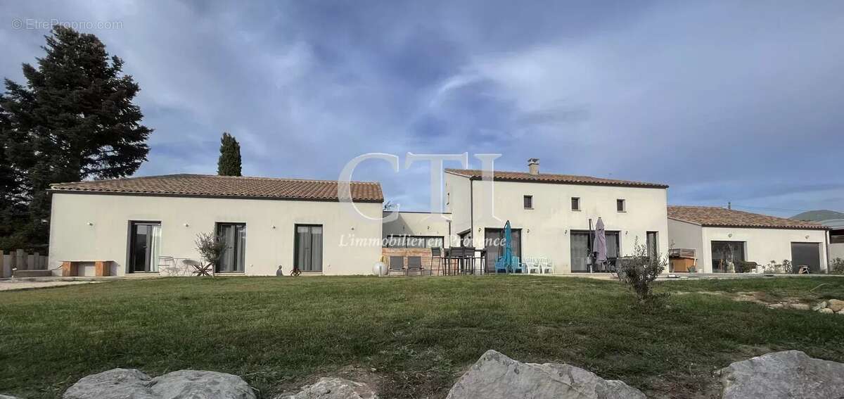 Maison à VAISON-LA-ROMAINE