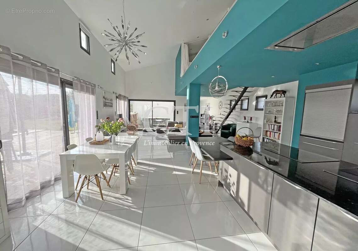 Maison à VAISON-LA-ROMAINE