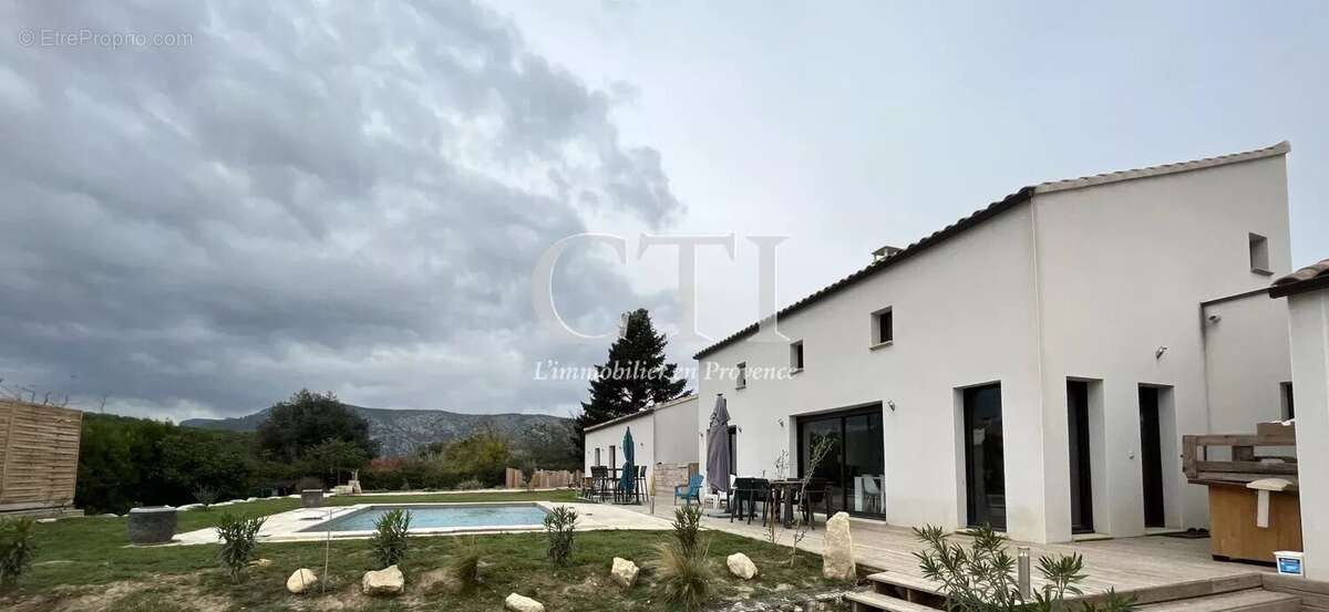 Maison à VAISON-LA-ROMAINE