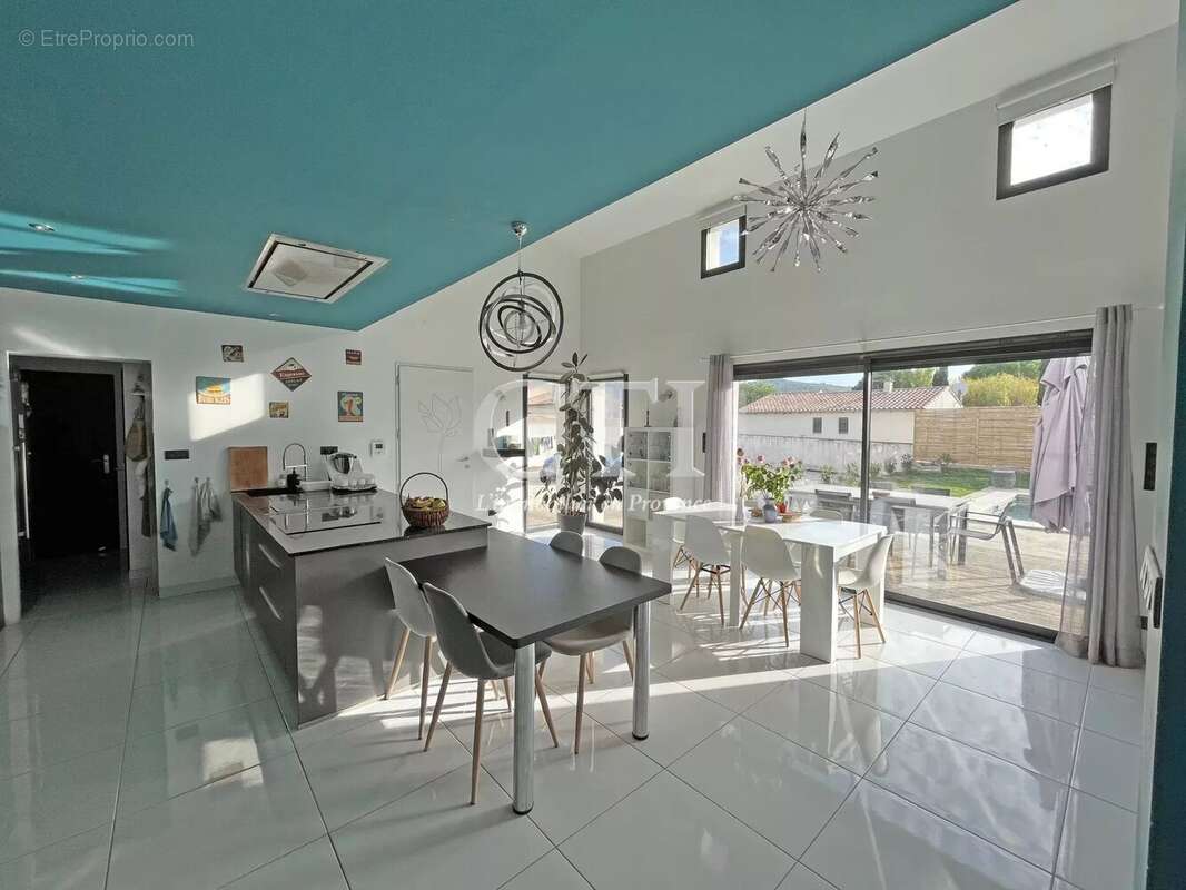 Maison à VAISON-LA-ROMAINE