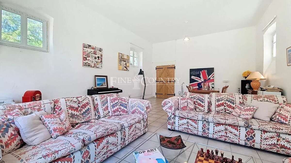 Maison à TOURRETTES