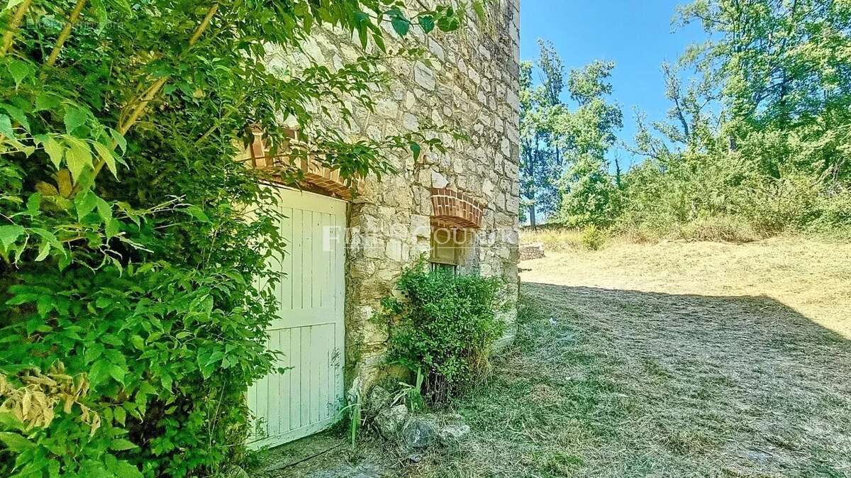 Maison à TOURRETTES