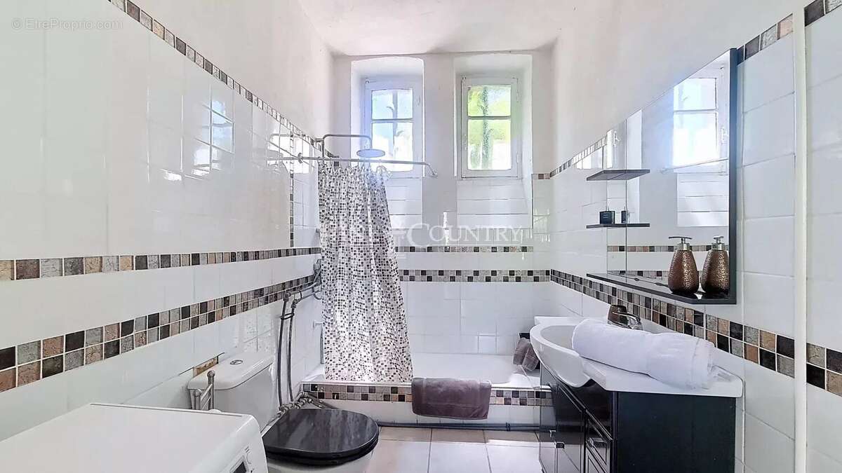 Maison à TOURRETTES