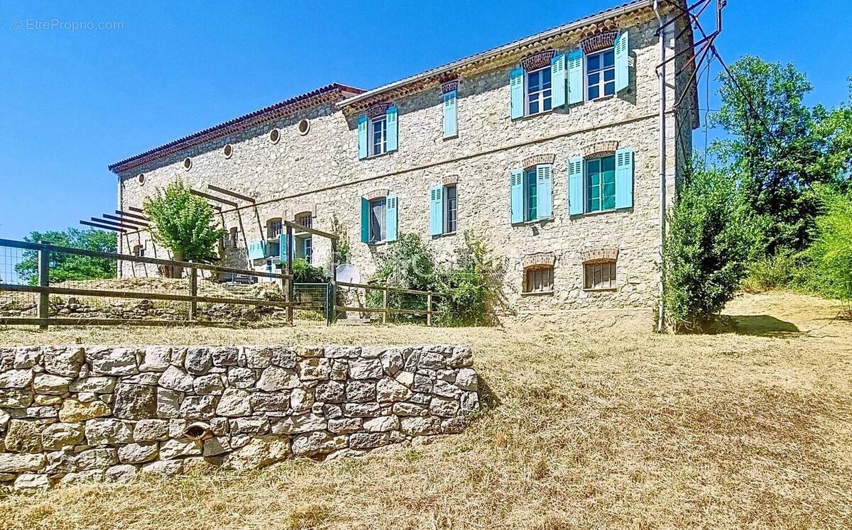 Maison à TOURRETTES