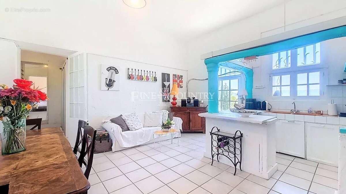 Maison à TOURRETTES