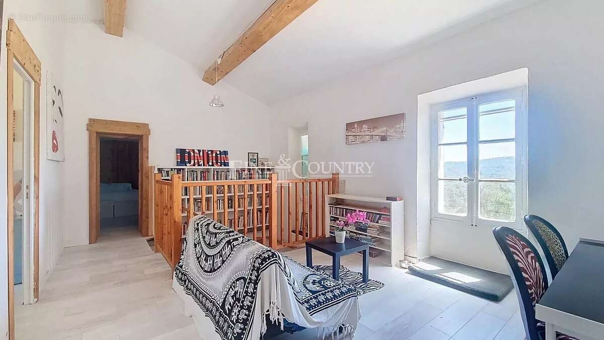 Maison à TOURRETTES