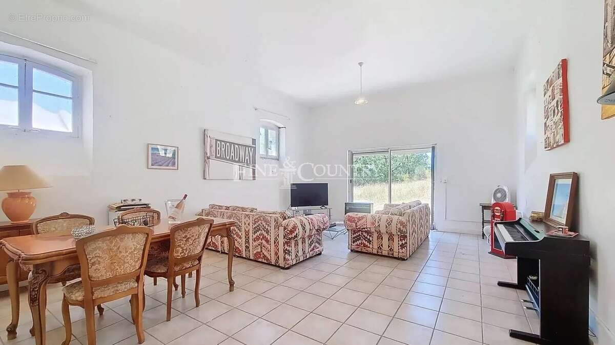 Maison à TOURRETTES