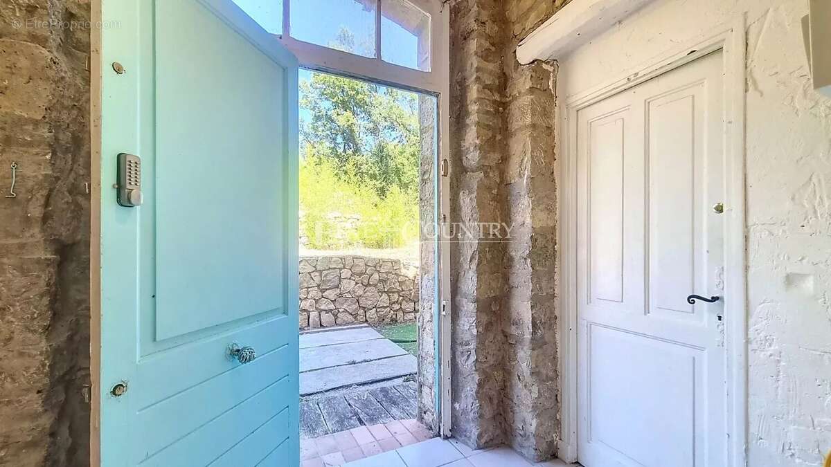 Maison à TOURRETTES