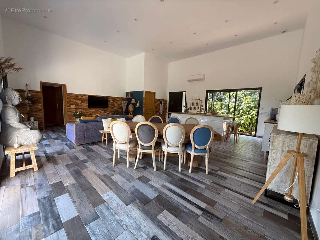 Maison à SAINTE-ANASTASIE-SUR-ISSOLE