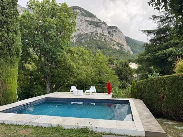 Maison à COLLONGES-SOUS-SALEVE