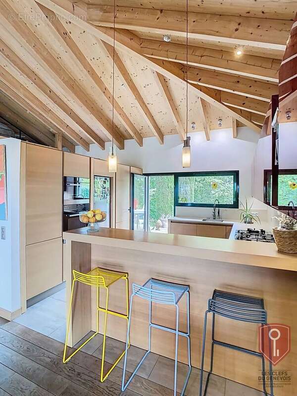 Maison à COLLONGES-SOUS-SALEVE