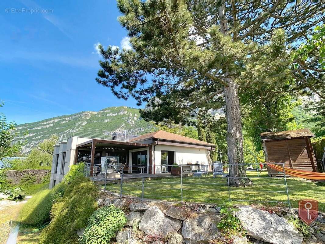 Maison à COLLONGES-SOUS-SALEVE