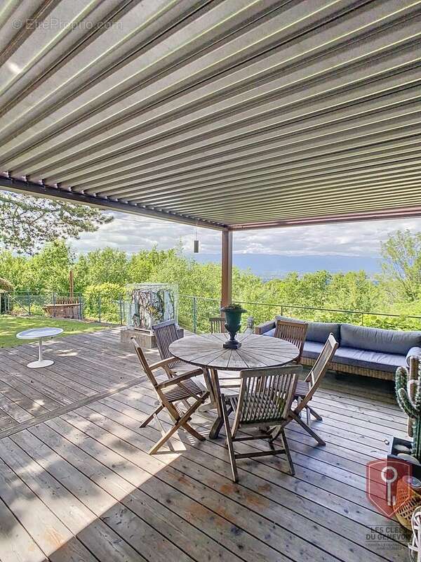 Maison à COLLONGES-SOUS-SALEVE