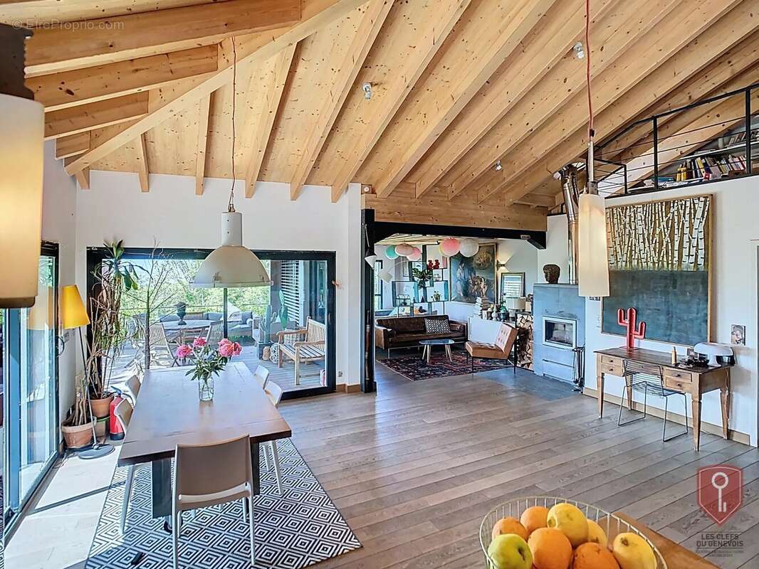 Maison à COLLONGES-SOUS-SALEVE