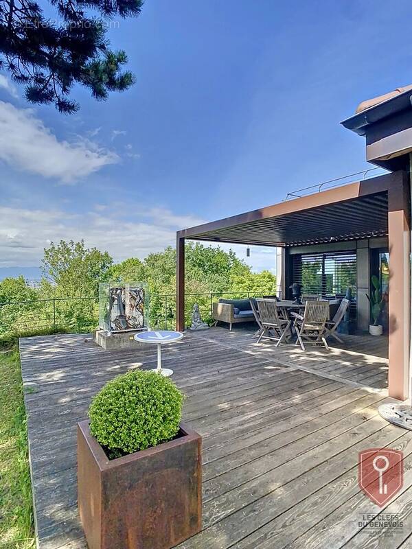 Maison à COLLONGES-SOUS-SALEVE