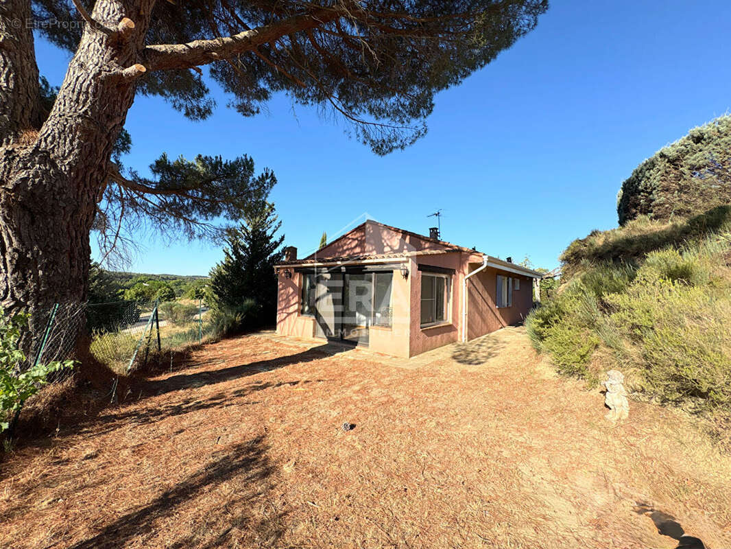 Maison à LA TOUR-D&#039;AIGUES