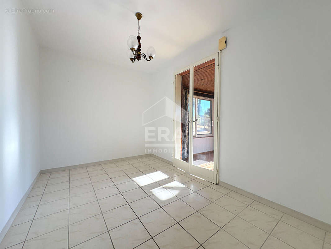 Maison à LA TOUR-D&#039;AIGUES