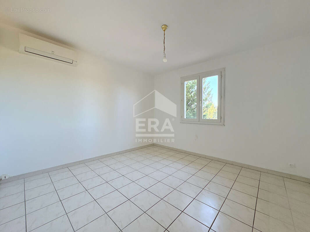 Maison à LA TOUR-D&#039;AIGUES